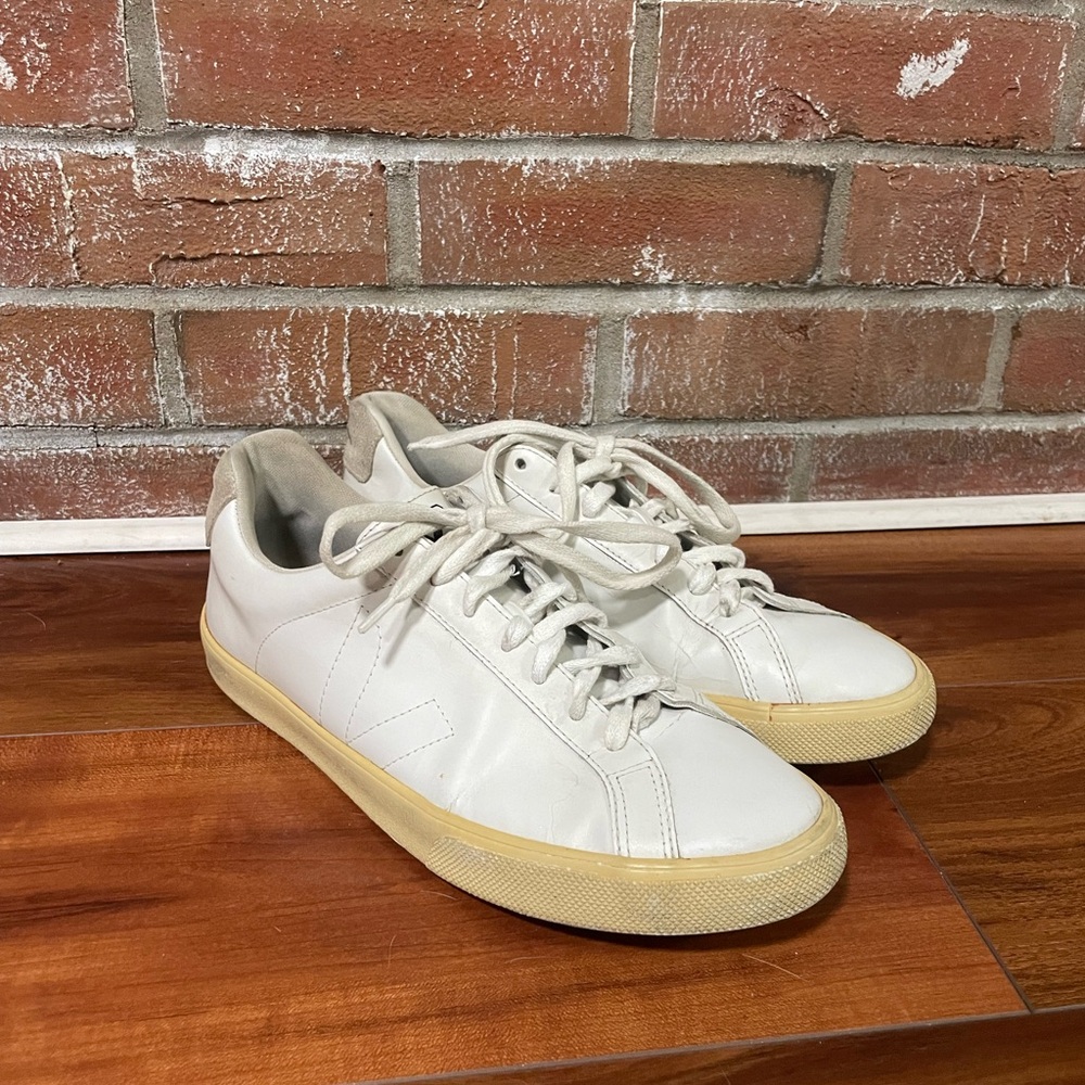 Veja Women’s Cream and White Sneakers